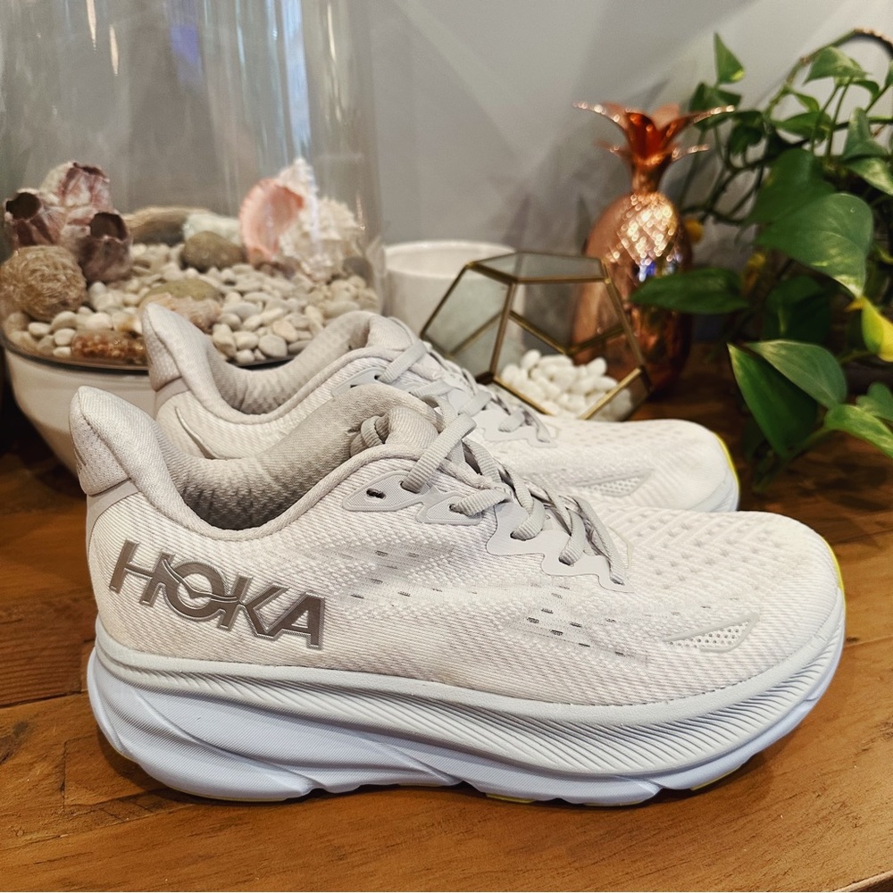 Hoka Women’s Clifton 9 in Nimbus Cloud/Ice water - Picture 1 of 8